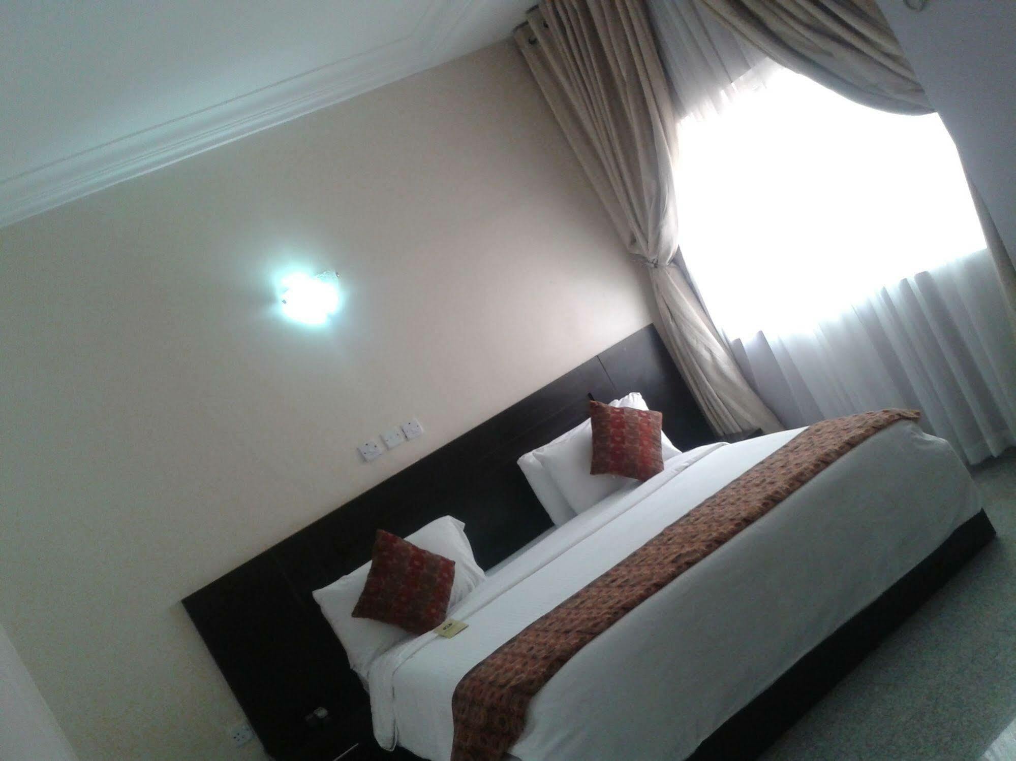 Jades Hotel Wupa Esterno foto